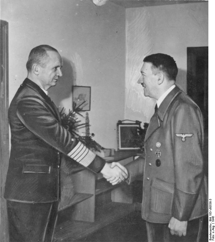 Karl Dönitz, Adolf Hitler